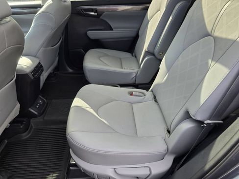 Used 2021 Toyota Highlander Platinum AWD/4WD image 30