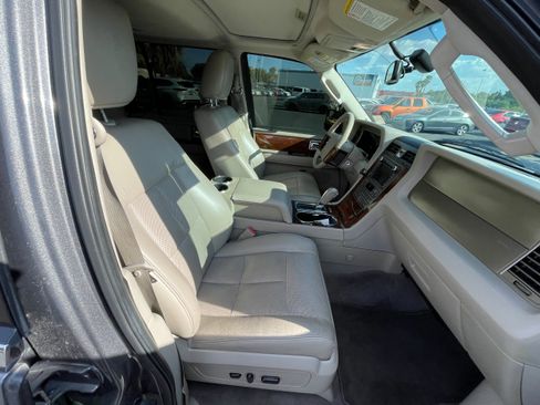Used 2014 Lincoln Navigator 2WD image 27