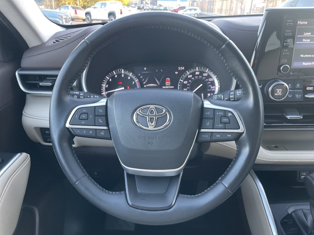 Used 2022 Toyota Highlander XLE AWD/4WD image 13