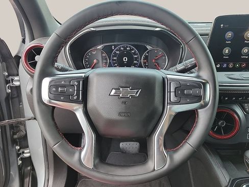 Used 2025 Chevrolet Blazer RS FWD image 19