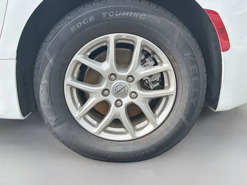 Used 2024 Chrysler Pacifica Touring-L FWD image 35