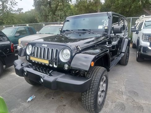 Used 2017 Jeep Wrangler Unlimited Sahara w/ Max Tow Package AWD/4WD image 2