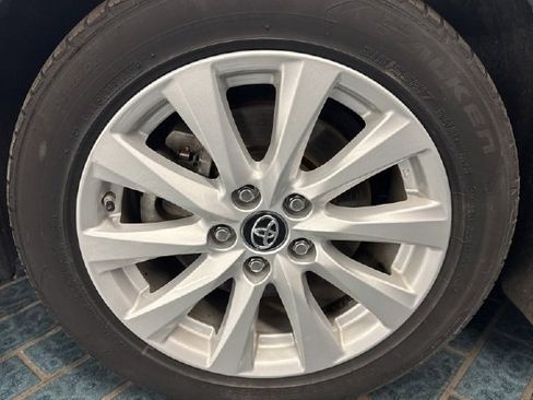 Used 2018 Toyota Camry LE image 8