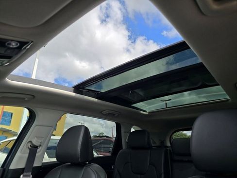 Used 2025 Kia Sorento S w/ Panoramic Sunroof Package image 20