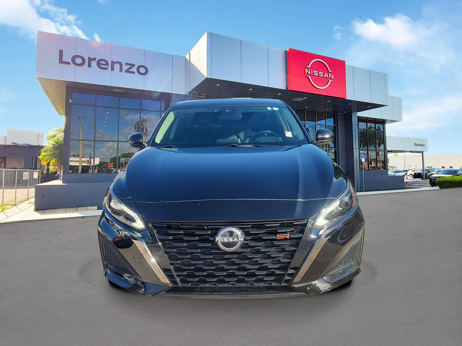Used 2024 Nissan Altima 2.5 SR FWD image 2