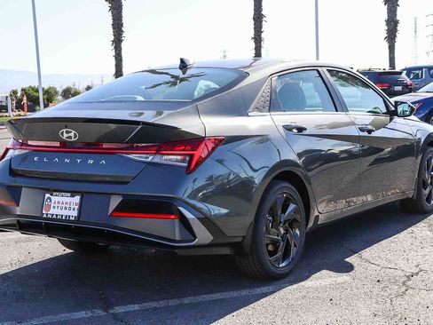 New 2026 Hyundai Elantra SEL Sport Premium FWD image 6
