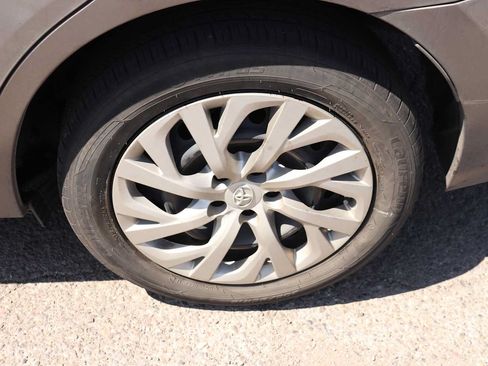 Used 2018 Toyota Corolla LE FWD image 9