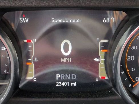 Used 2022 Jeep Wrangler Unlimited Sahara image 35