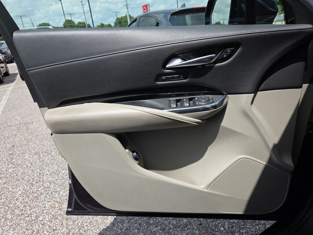 Used 2023 Cadillac XT4 Premium Luxury FWD image 17