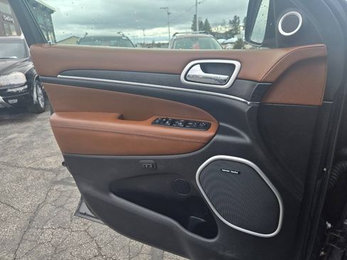 Used 2018 Jeep Grand Cherokee Summit AWD/4WD image 30