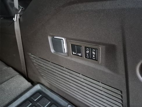 Used 2024 Chevrolet Tahoe Z71 w/ Off-Road Capability Package image 9