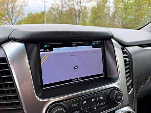 Used 2019 Chevrolet Suburban Premier AWD/4WD image 17
