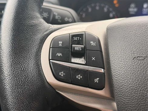 Used 2022 Ford Explorer XLT w/ Equipment Group 202A AWD/4WD image 8