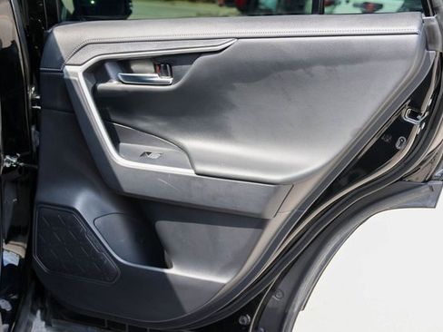 Used 2022 Toyota RAV4 Limited image 19