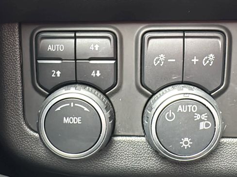 Certified 2023 Chevrolet Suburban High Country AWD/4WD image 14