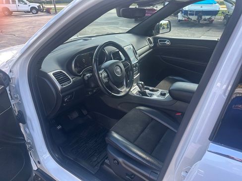 Used 2020 Jeep Grand Cherokee Laredo w/ Quick Order Package 2BN North image 10