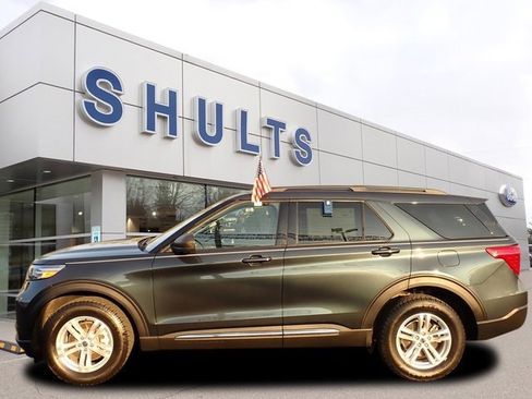 Certified 2022 Ford Explorer XLT w/ Equipment Group 202A image 2