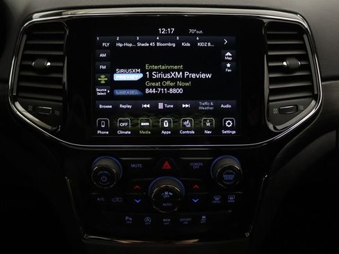 Used 2021 Jeep Grand Cherokee Laredo X AWD/4WD image 19