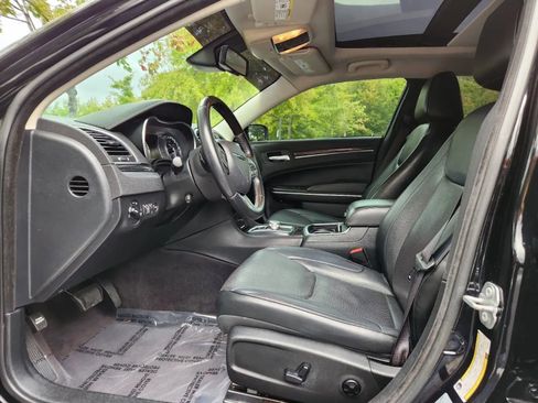 Used 2017 Chrysler 300 C w/ Safetytec Plus Group image 7