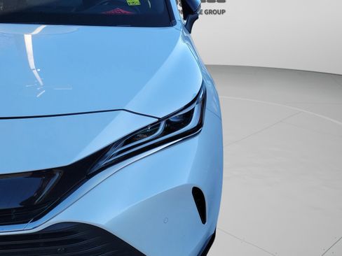 Certified 2023 Toyota Venza XLE image 28