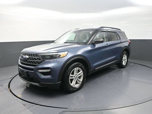 Used 2021 Ford Explorer XLT w/ Equipment Group 202A AWD/4WD image 3