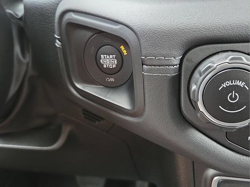 Used 2025 Jeep Gladiator Mojave w/ Convenience Group AWD/4WD image 20