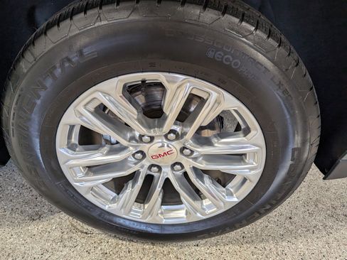 Used 2024 GMC Yukon SLT w/ SLT Luxury Package image 14