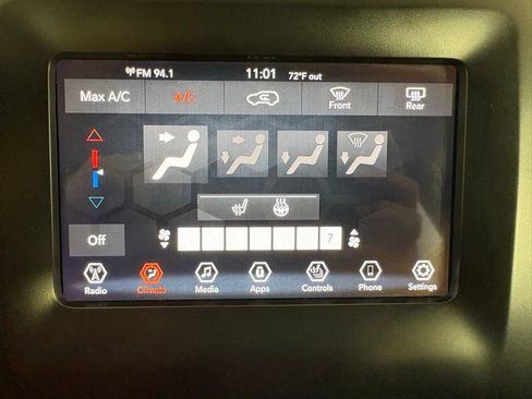Used 2019 Jeep Cherokee Latitude Plus w/ Cold Weather Group AWD/4WD image 24