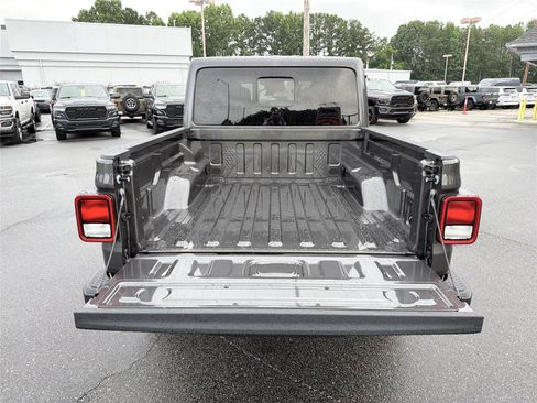 New 2026 Jeep Gladiator Sport AWD/4WD image 17