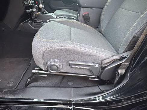 Used 2025 Jeep Wrangler Unlimited Sahara image 28