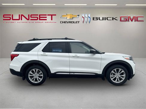 Used 2020 Ford Explorer XLT w/ Equipment Group 202A AWD/4WD image 3