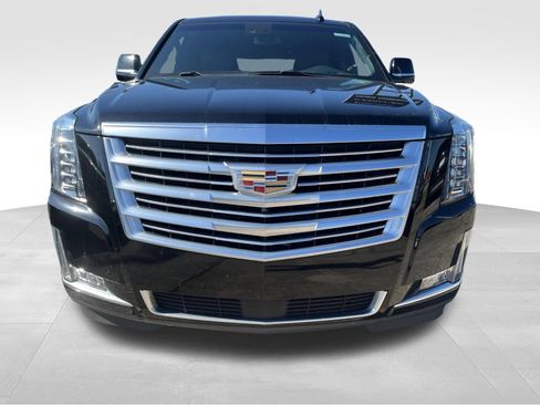 Used 2019 Cadillac Escalade Platinum RWD image 2