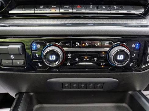 Used 2024 Chevrolet Silverado 2500 ZR2 w/ Technology Package AWD/4WD image 30