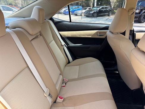 Used 2018 Toyota Corolla LE image 28