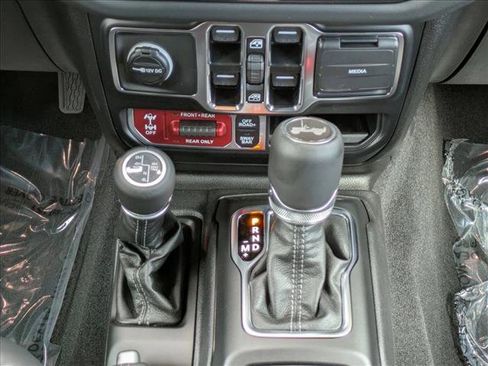 New 2025 Jeep Wrangler Unlimited Rubicon image 15