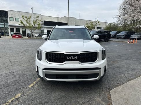 Used 2024 Kia Telluride EX w/ EX Captain's Chair Package image 3