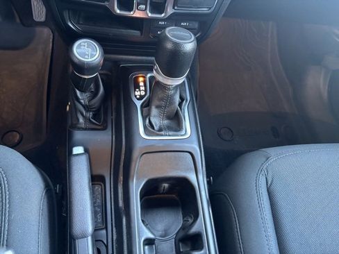 Used 2020 Jeep Gladiator Sport w/ Quick Order Package 24S image 14