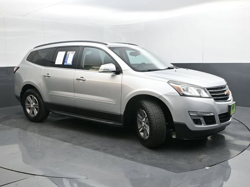 Used 2017 Chevrolet Traverse LT image 7