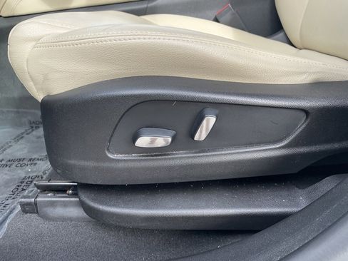 Used 2019 Cadillac XT5 Base image 22