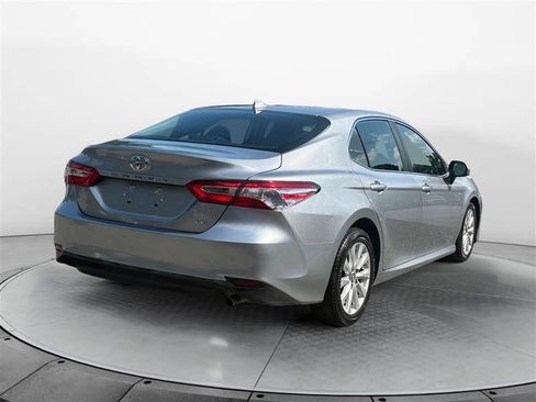 Used 2019 Toyota Camry LE image 5
