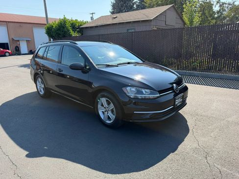 Used 2018 Volkswagen Golf SE FWD image 3