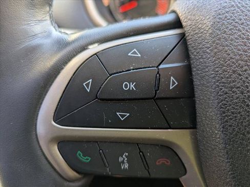 Used 2015 Jeep Cherokee Latitude w/ Comfort/Convenience Group AWD/4WD image 14