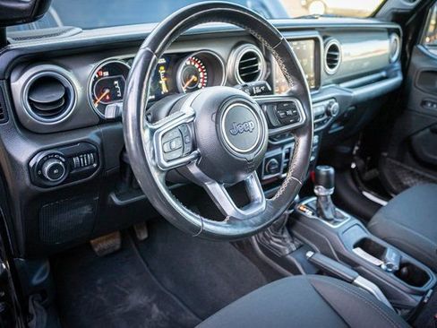 Used 2018 Jeep Wrangler Unlimited Sahara w/ Uconnect 4C Nav & Sound Group image 13