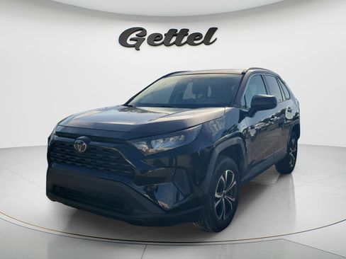Used 2019 Toyota RAV4 LE FWD image 1