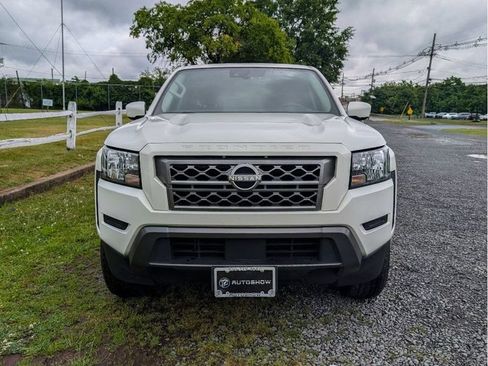 Used 2023 Nissan Frontier SV w/ Technology Package RWD image 2