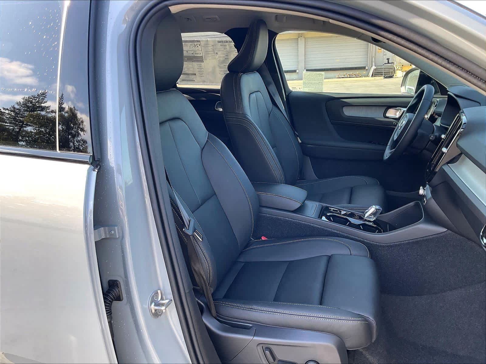 New 2026 Volvo XC40 B5 Plus w/ Protection Package Premier AWD/4WD image 31