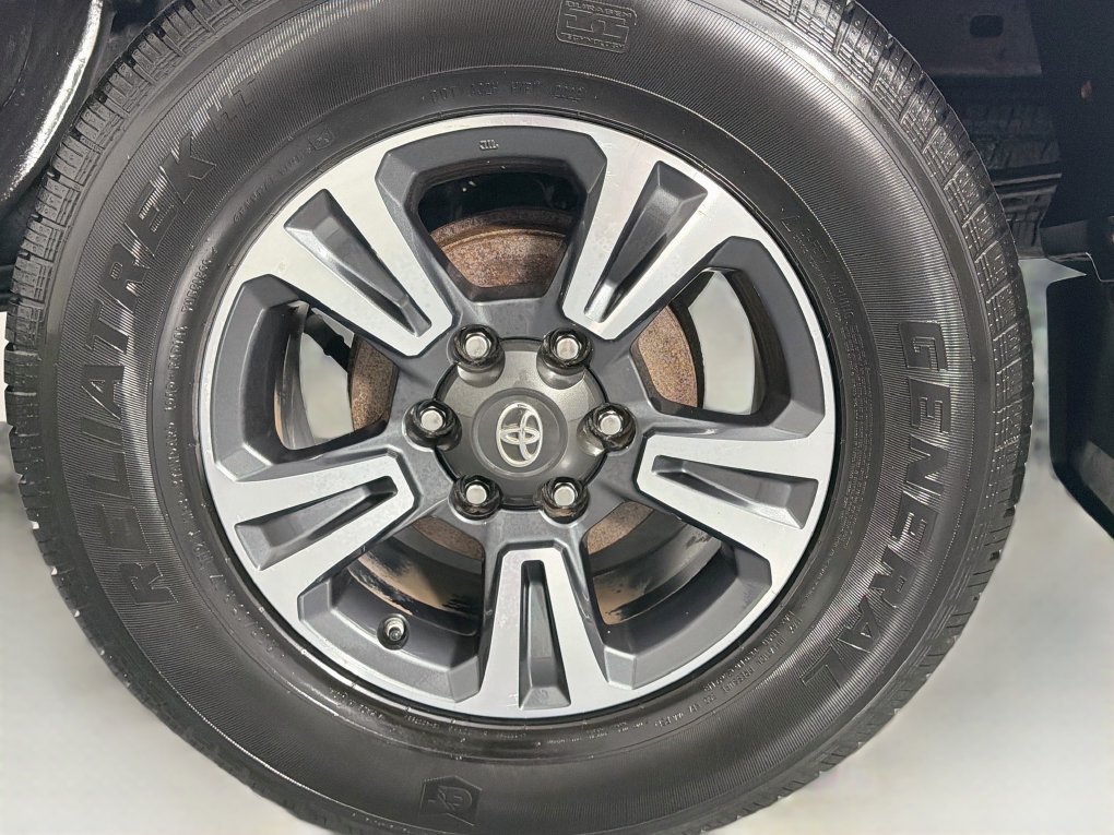 Used 2017 Toyota Tacoma TRD Sport w/ Tow Package RWD image 29