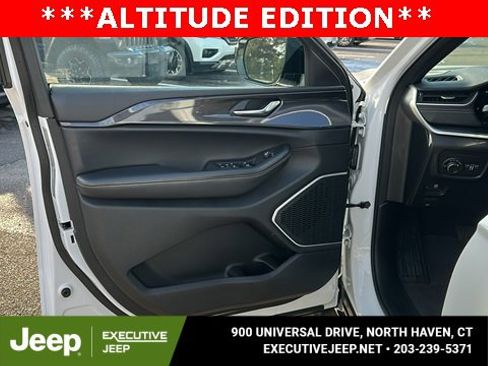 Used 2021 Jeep Grand Cherokee L Laredo image 8