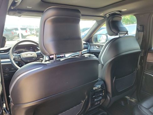 Used 2023 Jeep Grand Cherokee L Overland w/ Luxury Tech Group IV AWD/4WD image 15