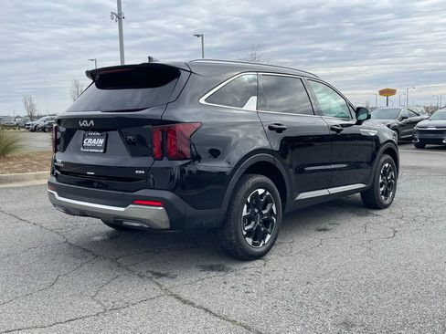 Used 2025 Kia Sorento S image 8